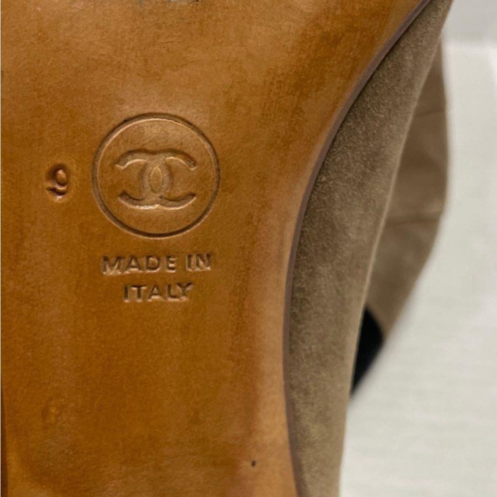 Chanel Brown and Black Heels with Suede Finish - Picture 4 of 7